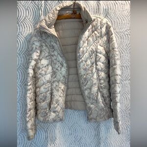 Womens Nautica White & Grey Floral Quilted Packable Jacket